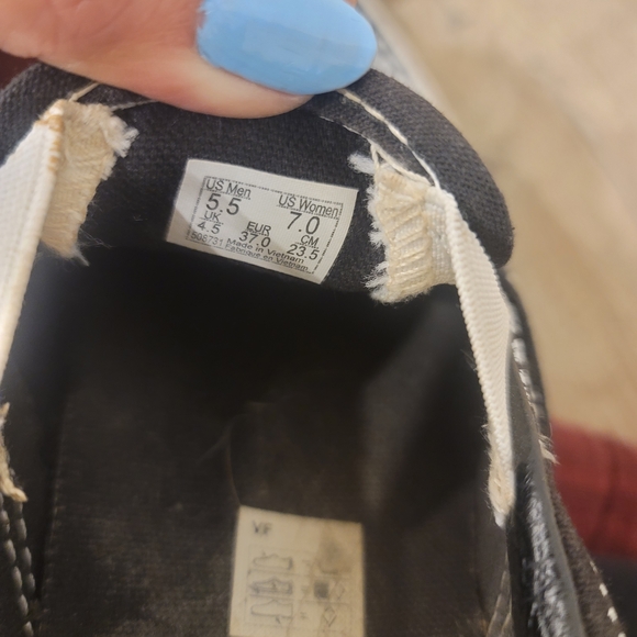 💀Vans Women's Black Skull Slip-On Shoes - Picture 4 of 4